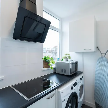 Minimalist-bed And Coffee Near 013 With Kitchen Τίλμπουργκ